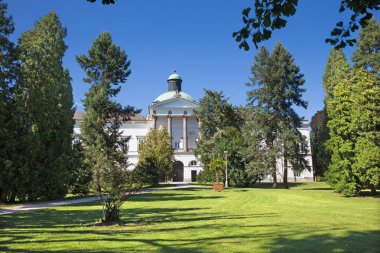 Topolcianky - Şato ve park.