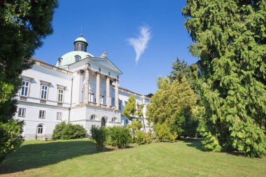 Topolcianky - Şato ve park.