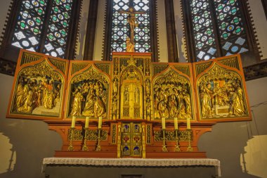 BERLİN, GERMANY, FEBRUARY - 16, 2017: Dominik Kilisesi 'nin ana mihrabına bilinmeyen sanatçılar tarafından oyulmuş yardım (1915).