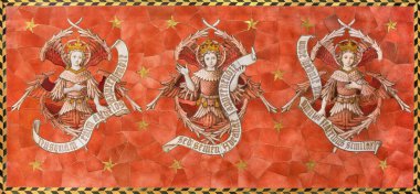 LONDON, GREAT BRITAIN - 17 Eylül 2017: 19. sentten itibaren St. James İspanya Kilisesi 'nin sunağının yanındaki melek mozaiği..