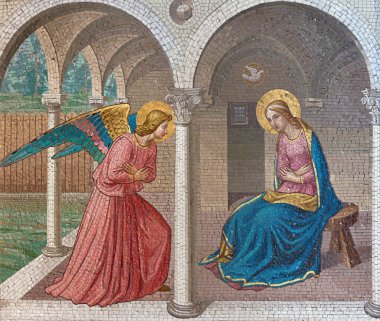 LONDON, GREAT BRITAIN - 17 EYLÜL 2017: The Mozaik of the Annunciation after Fra Angelico in church St. Barnabas by Bodley and Garner (end of 1917..).