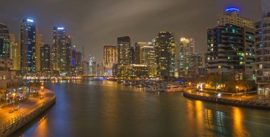 Dubai - Marina 'nın Gece Panoraması.