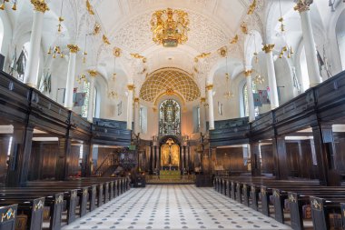 16 Eylül 2017 'de, St Clement Danes Kilisesi' nin nave 'i.
