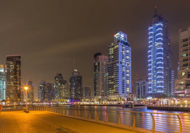 Dubai - Marina 'nın gece otelleri.