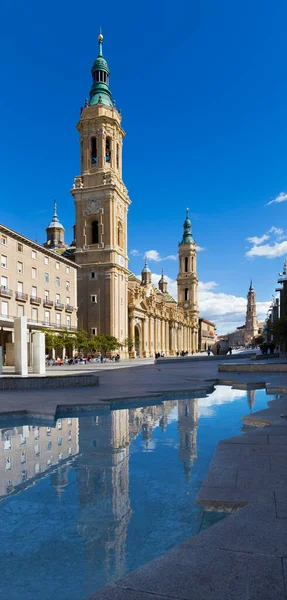 Zaragoza Spanyolország Március 2018 Katedrális Basilica Del Pilar Modern Szökőkút — Stock Fotó