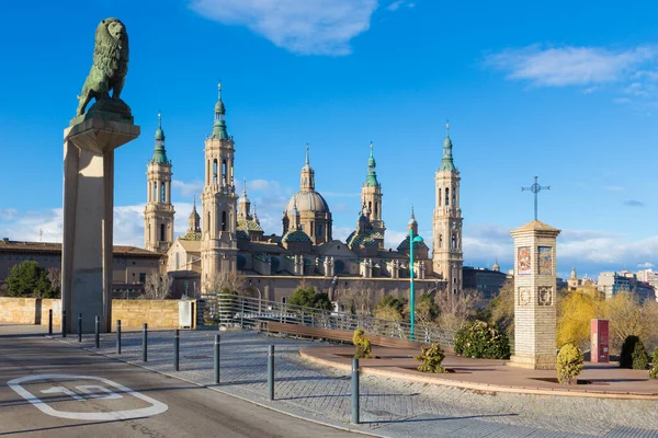 Zaragoza Die Brücke Puente Piedra Und Die Basilica Del Pilar — Stockfoto
