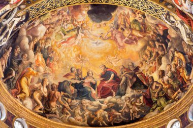 PARMA, ITALY - 16 Nisan 2018: Bakire Meryem 'in Taç Giyme Töreni freski Kilisesi Chiesa di Santa Mari della Steccata - Michelangelo Anselmi (1541)).