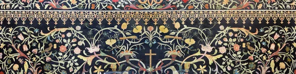 イタリアのパルマ エイプリル15 2018 教会のサイド祭壇の十字架と石の花のモザイク Pietra Dura Chiesa Santa Cristina — ストック写真