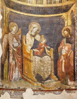 PARMA, ITALY - 16 Nisan 2018: Madonna 'nın çocuklu freski, St. John Baptist ve Baptistery piskoposu 