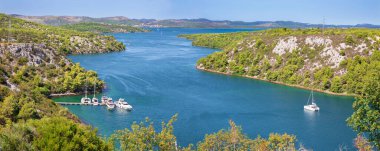 Hırvatistan - Hırvatistan 'da Krka nehrine son veren Skradin Körfezi Panoraması.