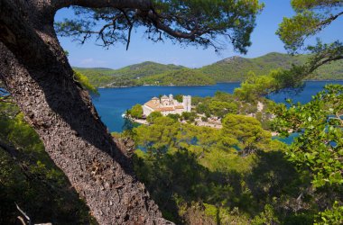 Hırvatistan - Mljet Adası 'ndaki Aziz Mary Manastırı.
