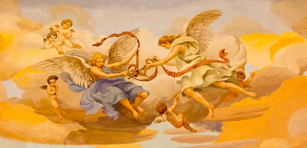 Reggio Emilia Itálie Dubna 2018 Freska Andělů Symbolickými Klíči Svatého — Stock fotografie