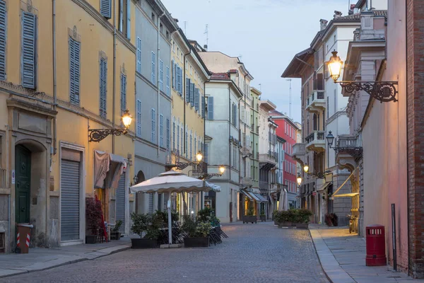 Parma Itália Abril 2018 Rua Cidade Velha Entardecer — Fotografia de Stock