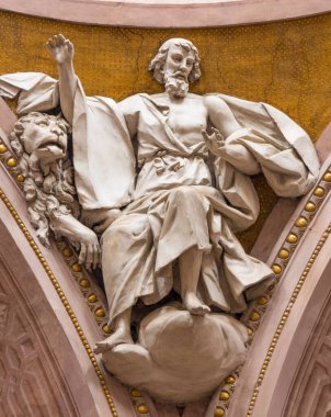 REGGIO EMILIA, İTALYA - 12 Nisan 2018: Duomo Kilisesi 'ndeki Evangelist Aziz Mark' ın rahatlatılması.