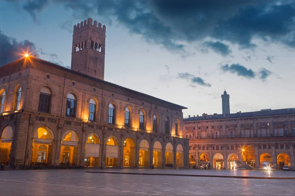 Bologna Alacakaranlıkta Saray Palazzo Del Podesta — Stok fotoğraf