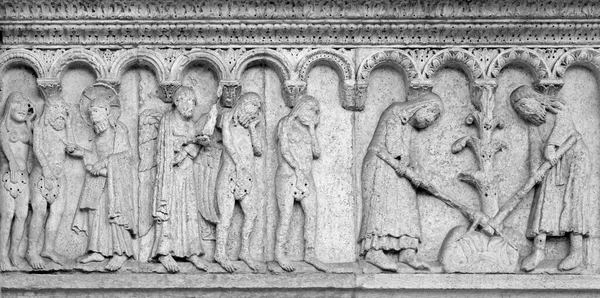 Modena Itálie 2018 Románský Reliéf Vyhoštění Ráje Fasádě Duomo Modena — Stock fotografie