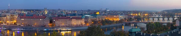 Praha Panorama Kota Dengan Jembatan Senja Hari — Stok Foto