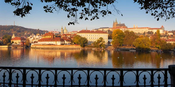 Praga Mala Strana Castelo Catedral Passeio Sobre Rio Vltava Luz — Fotografia de Stock