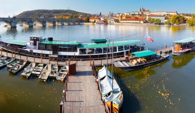 Prag - Charles Köprüsü, Şato ve Katedral Sabah küçük limanlı.
