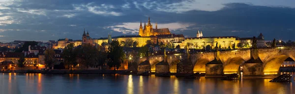 Praag Karelsbrug Kasteel Kathedraal Vanaf Boulevard Moldau Schemering — Stockfoto