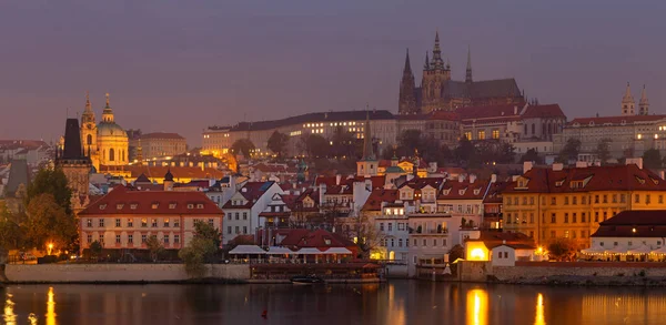 Praga Mala Strana Castillo Catedral Desde Paseo Marítimo Sobre Río —  Fotos de Stock