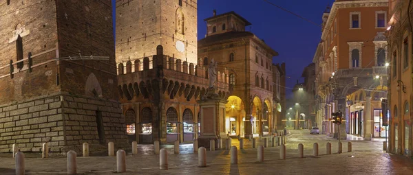 Μπολόνια Πανόραμα Της Πλατείας Piazza Della Mercanzia Στο Σούρουπο — Φωτογραφία Αρχείου