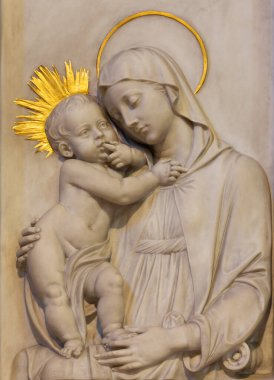 PRAGUE, CZECH REPUBLIC - 13 Ekim 2018: St. Joseph 'in kilise kostel Svateho Vaclava' sındaki mermer kabartması F. Sequens tarafından İtalyan Luisi çalışma odasında yapıldı (20 cent 'in başlangıcı).).