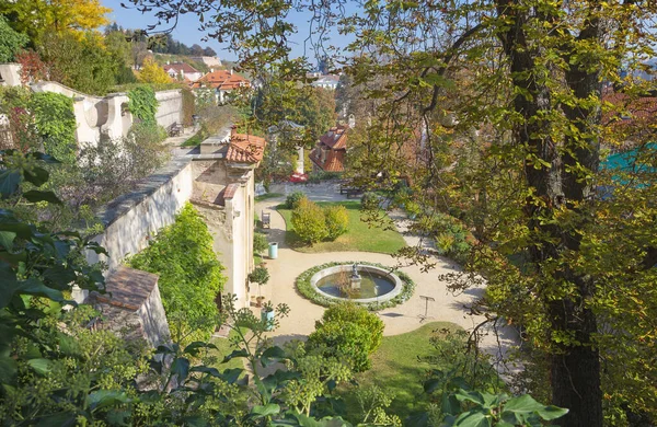 プラハ 城の下のレデブルスカ庭園 — ストック写真