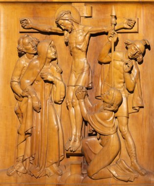 PRAGUE, CZECH REPUBLIC - 15 Ekim 2018: Kilise Bazilika svatsho Petra a Pavla na Vysehrade 'da ahşap oyma yardım..