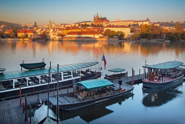 Prag Charles Köprüsü Şato Katedral Sabah Küçük Limanlı — Stok fotoğraf