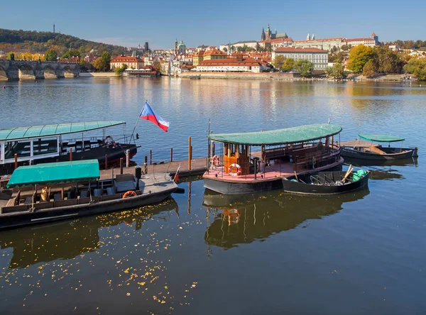 Prag Charles Köprüsü Şato Katedral Sabah Küçük Limanlı — Stok fotoğraf