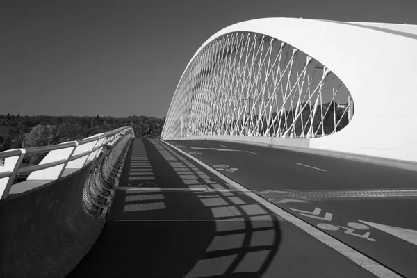 Praga Moderno Puente Arqueado Trjsky Más —  Fotos de Stock