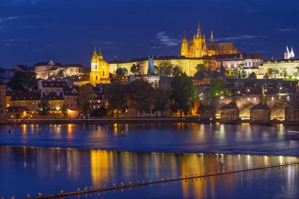 Prague Pont Charles Château Cathédrale Promenade Sur Rivière Vltava Crépuscule — Photo