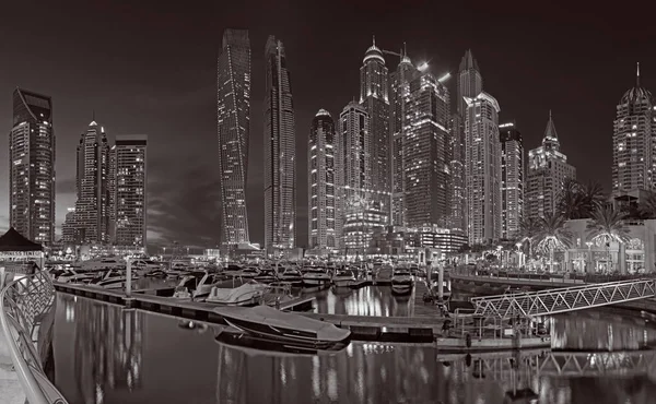 Dubai Emiratos Árabes Unidos Marzo 2017 Las Torres Nocturnas Marina — Foto de Stock