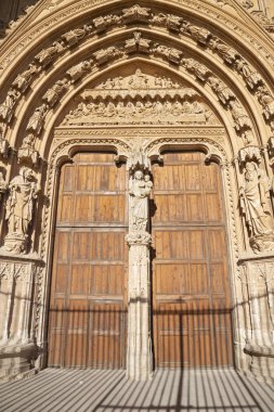PALMA de MALLORCA, İspanya - 30 Ocak 2019 Katedral 'in güney kapısı ve ustalar Pere Morey ve Guillem Sagrera Sagrera (1389 - 1394)).