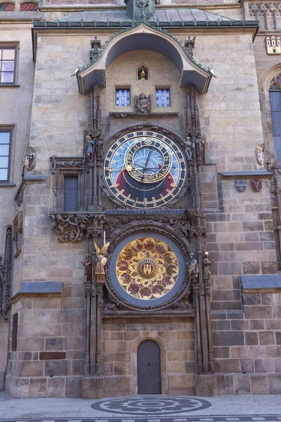 Prauge 旧市政厅和Staromstsk广场上的Orloj塔时钟 — 图库照片