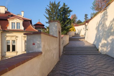 Prag - Zmecke schody (yeni kale merdivenleri) sonbaharda.