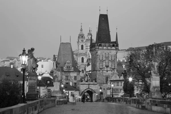 Prag Burg Und Kathedrale Und Nikolaus Kirche Von Der Karlsbrücke — Stockfoto