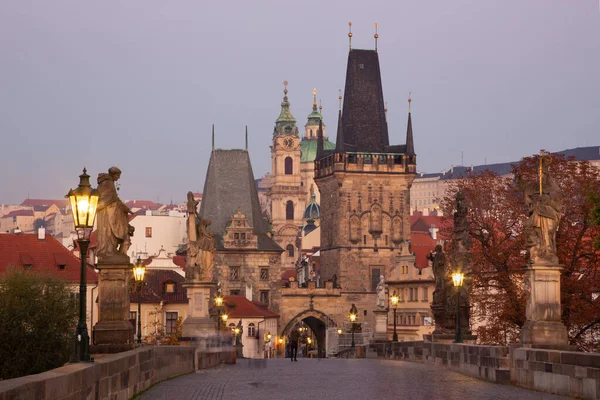 Prag Slottet Och Katedralen Och Nicholas Kyrka Från Karlsbron Morgonskymningen — Stockfoto