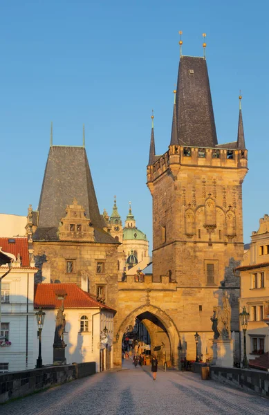 Praag Gotische Westelijke Toren Van Karelsbrug Sint Nicolaaskerk Ochtend — Stockfoto