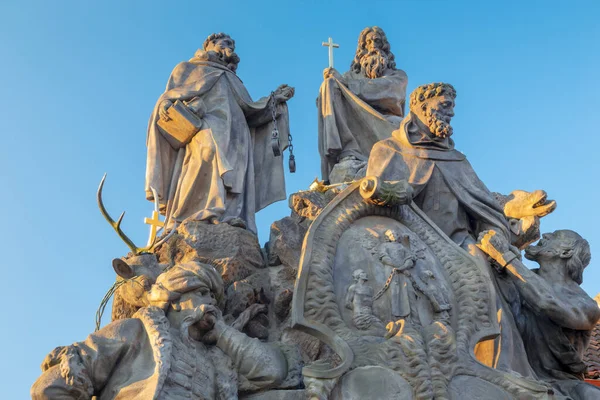 Prag Barockstatyerna John Matha Felix Valois Och Saint Ivan Karlsbron — Stockfoto