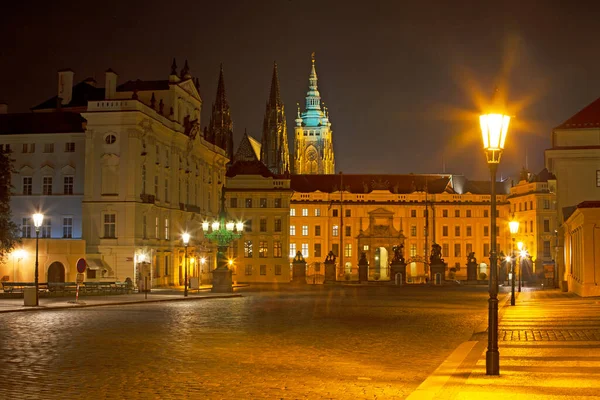 Praga Plaza Hradcanske Castillo Catedral San Vito Por Noche — Foto de Stock