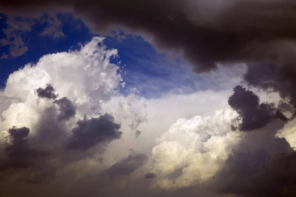 Het Dramatische Wolkenlandschap Voor Storm — Stockfoto
