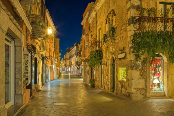 Taormina Corso Umberto Gatan Skymningen — Stockfoto