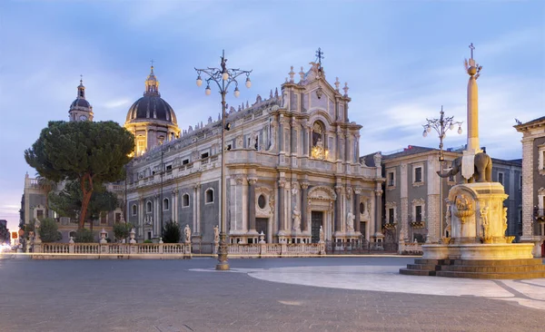 Catania Basilica Sant Agata Kikötő Háttérben — Stock Fotó