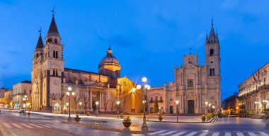 Acireale - Duomo (Maria Santissima Annunziata) ve Basilica dei Santi Pietro e Paolo Kilisesi.