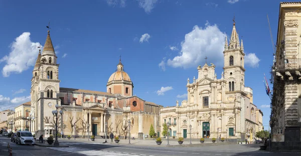 Acireale Duomo 玛丽亚 安努齐亚塔 和教堂Basilica Dei Santi Pietro Paolo 黄昏时分 — 图库照片