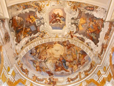 CATANIA, İtalya - 8 Nisan 2018: 18 'den itibaren Giovanni Lo Coco tarafından yapılan Chiesa di Sant' Agata al Borgo kilisesindeki papazlıktan Santa Agata freski..