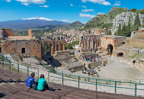 Taormina Italy Апреля 2018 Года Греческий Театр Горе Вулкан Этна — стоковое фото