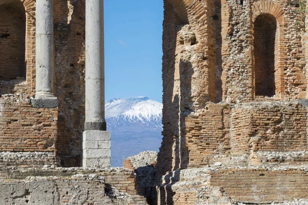 Taormina Het Griekse Theater Met Etna Vulkaan Stad — Stockfoto